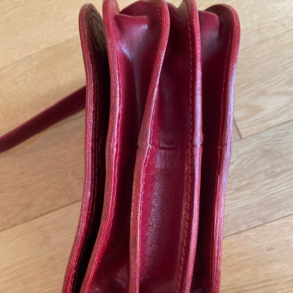 Red Italian leather crossbody purse - Picture 6 of 10